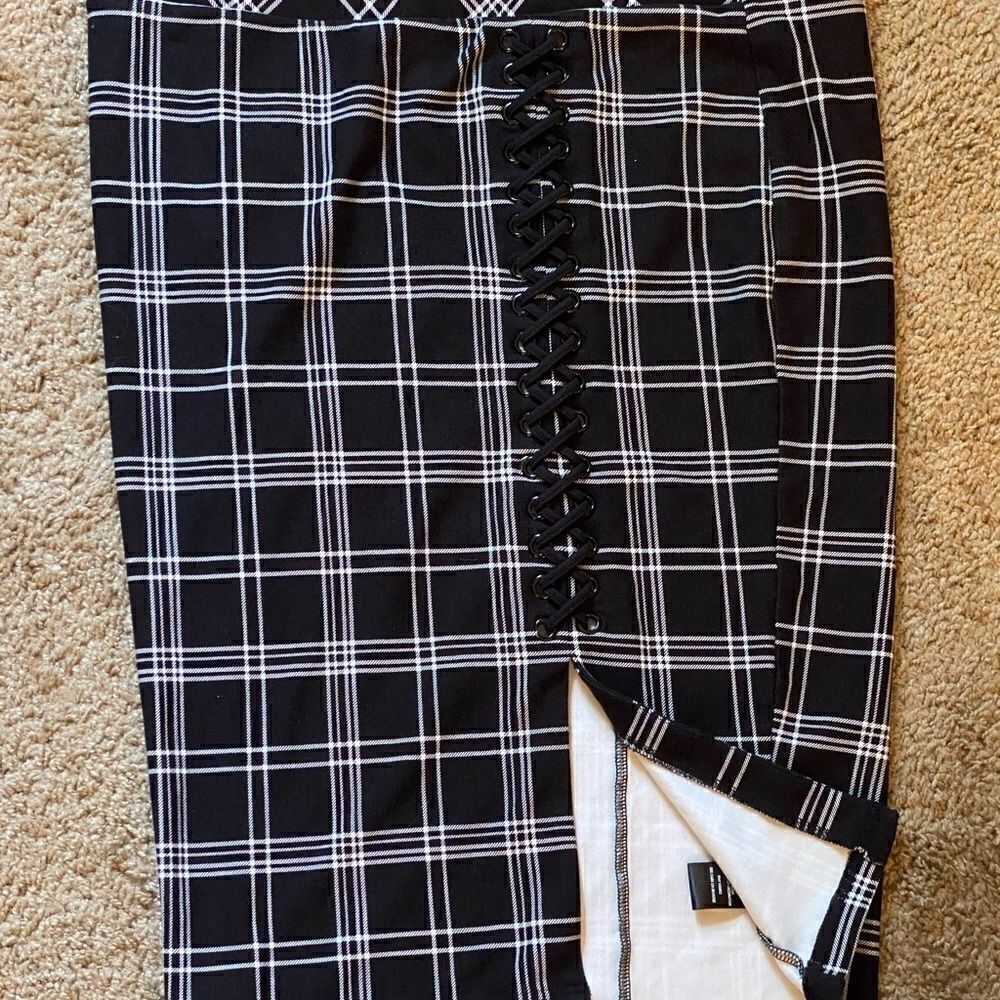 NWT Torrid Pencil Skirt - Picture 4 of 10